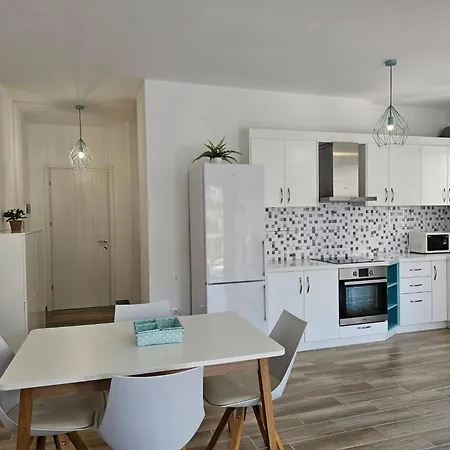 شقة Apartment In Saranda Near The Beach *
