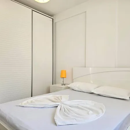 شقة Apartment In Saranda Near The Beach *
