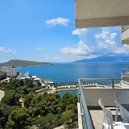 Apartment In Saranda Near The Beach شقة *