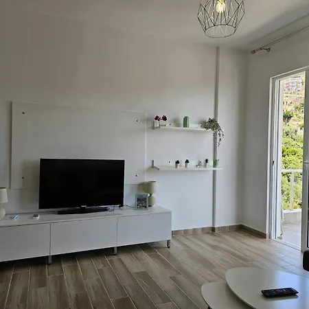 Apartment In Saranda Near The Beach * ساراندا