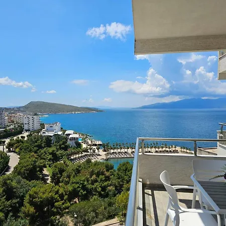 Apartment In Saranda Near The Beach شقة