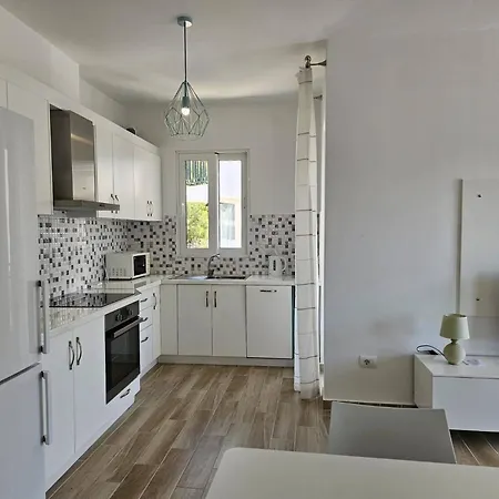 Apartment In Saranda Near The Beach شقة *