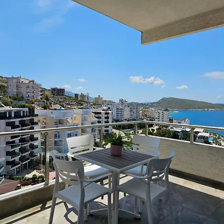 Apartment In Saranda Near The Beach ساراندا